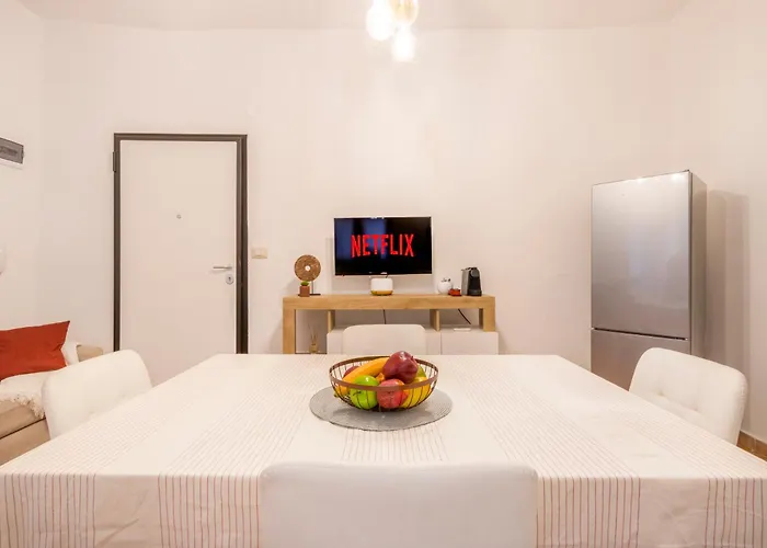 Center Piazza Pomposa