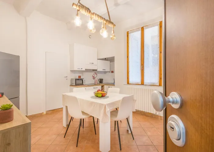 Center Piazza Pomposa *